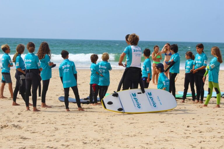 There are plenty of options for those who want to learn to surf in Figueira.